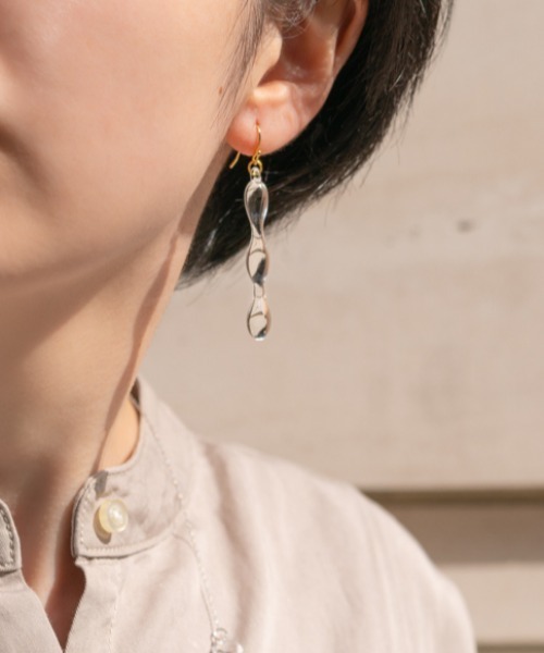 HARIO Lampwork Factory（ハリオランプワークファクトリー）の「【HARIO Lampwork Factory】ピアス リキッド（ピアス（両耳用）・レディース・クリア・フリー）」の4枚目の写真