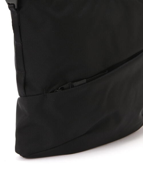 THE NORTH FACE（ザノースフェイス）の「THE NORTH FACE (ザ・ノース・フェイス）Pyrenees Shoulder L NM82508 ピレネーショルダーL（ショルダーバッグ・メンズ・ブラック・F）」の19枚目の写真