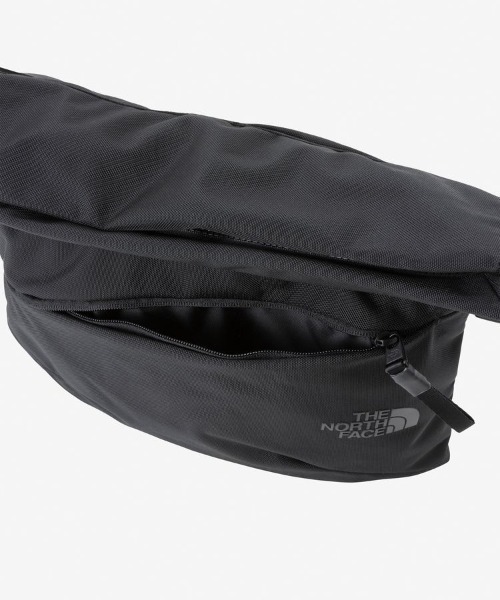 THE NORTH FACE（ザノースフェイス）の「THE NORTH FACE (ザ・ノース・フェイス）Pyrenees Shoulder L NM82508 ピレネーショルダーL（ショルダーバッグ・メンズ・ブラック・F）」の3枚目の写真