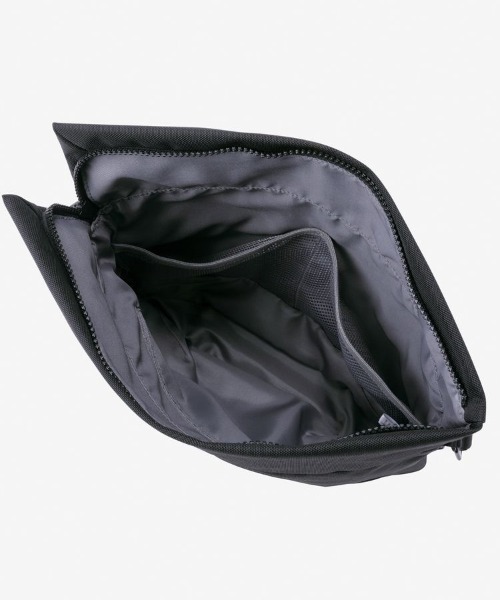 THE NORTH FACE（ザノースフェイス）の「THE NORTH FACE (ザ・ノース・フェイス）Pyrenees Shoulder L NM82508 ピレネーショルダーL（ショルダーバッグ・メンズ・ブラック・F）」の7枚目の写真