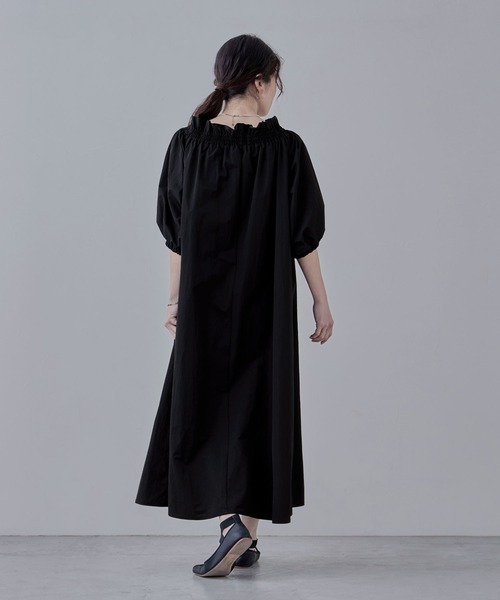 etoll.（エトル）の「タフタボリュームオフショルワンピース（ワンピース・レディース・ブラウン/アイボリー/ブラック・M）」の4枚目の写真