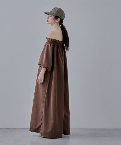 etoll.（エトル）の「タフタボリュームオフショルワンピース（ワンピース・レディース・ブラウン/アイボリー/ブラック・M）」の18枚目の写真