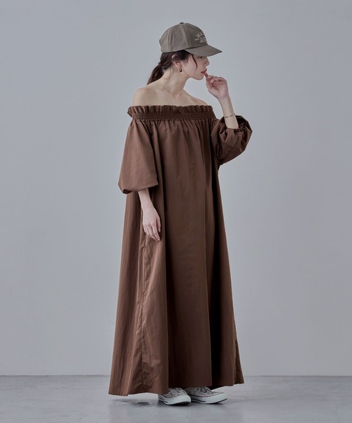 etoll.（エトル）の「タフタボリュームオフショルワンピース（ワンピース・レディース・ブラウン/アイボリー/ブラック・M）」の19枚目の写真