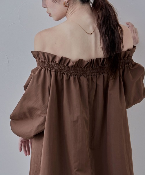 etoll.（エトル）の「タフタボリュームオフショルワンピース（ワンピース・レディース・ブラウン/アイボリー/ブラック・M）」の20枚目の写真