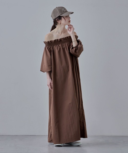 etoll.（エトル）の「タフタボリュームオフショルワンピース（ワンピース・レディース・ブラウン/アイボリー/ブラック・M）」の22枚目の写真