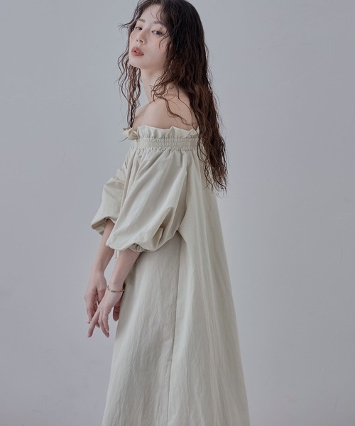 etoll.（エトル）の「タフタボリュームオフショルワンピース（ワンピース・レディース・ブラウン/アイボリー/ブラック・M）」の5枚目の写真