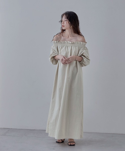 etoll.（エトル）の「タフタボリュームオフショルワンピース（ワンピース・レディース・ブラウン/アイボリー/ブラック・M）」の6枚目の写真