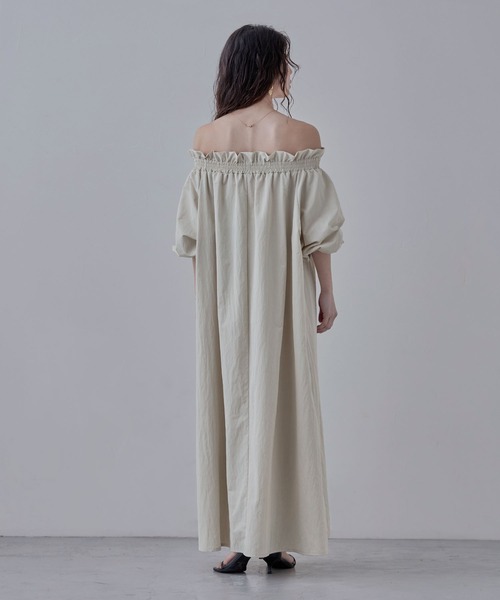 etoll.（エトル）の「タフタボリュームオフショルワンピース（ワンピース・レディース・ブラウン/アイボリー/ブラック・M）」の8枚目の写真