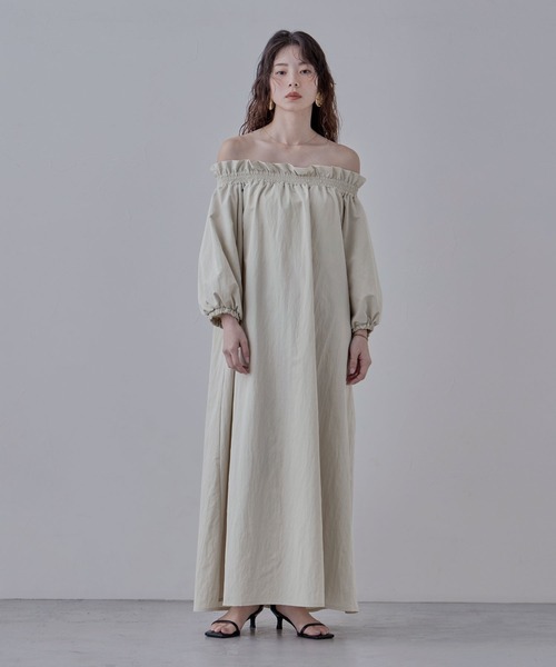 etoll.（エトル）の「タフタボリュームオフショルワンピース（ワンピース・レディース・ブラウン/アイボリー/ブラック・M）」の9枚目の写真