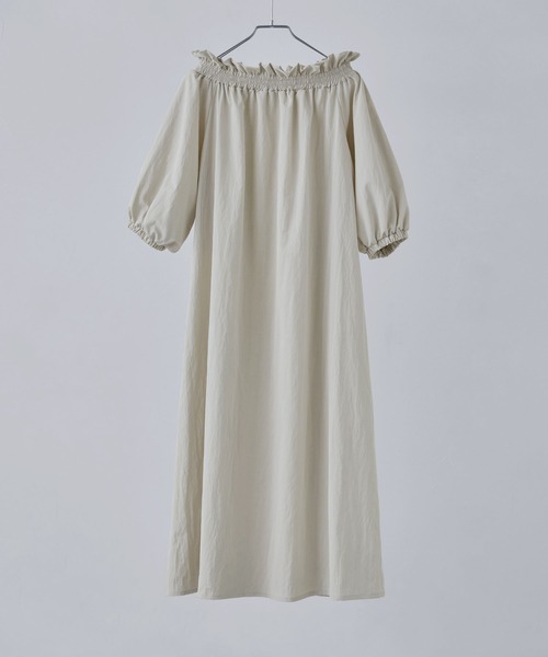 etoll.（エトル）の「タフタボリュームオフショルワンピース（ワンピース・レディース・ブラウン/アイボリー/ブラック・M）」の13枚目の写真