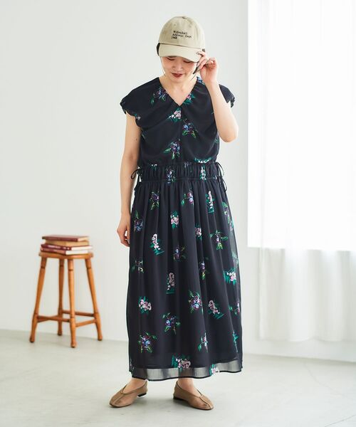 le.coeur blanc(ルクールブラン)の「《WEB/一部店舗限定アイテム》KAZUMIDOIボタニカルギャザーワンピース(ワンピース・レディース・ブラック/アイボリー・38)」の4枚目の写真