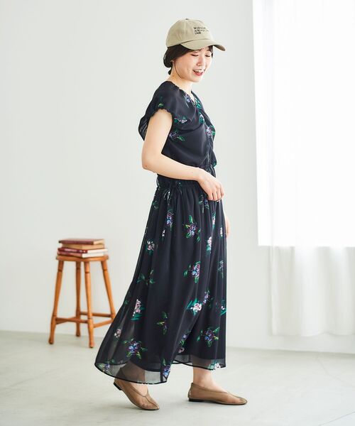 le.coeur blanc(ルクールブラン)の「《WEB/一部店舗限定アイテム》KAZUMIDOIボタニカルギャザーワンピース(ワンピース・レディース・ブラック/アイボリー・38)」の5枚目の写真