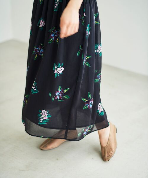 le.coeur blanc(ルクールブラン)の「《WEB/一部店舗限定アイテム》KAZUMIDOIボタニカルギャザーワンピース(ワンピース・レディース・ブラック/アイボリー・38)」の11枚目の写真
