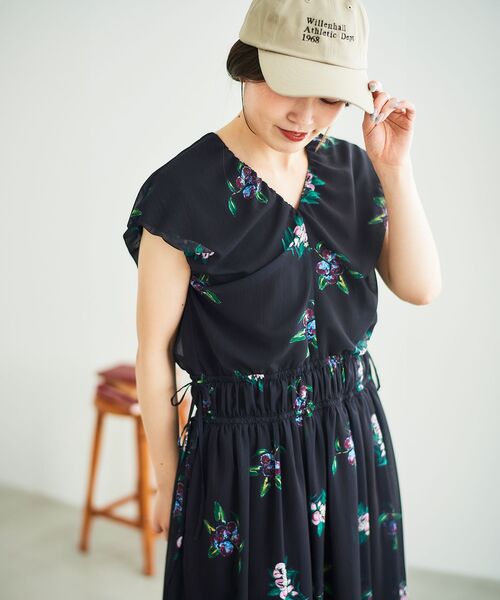 le.coeur blanc(ルクールブラン)の「《WEB/一部店舗限定アイテム》KAZUMIDOIボタニカルギャザーワンピース(ワンピース・レディース・ブラック/アイボリー・38)」の12枚目の写真