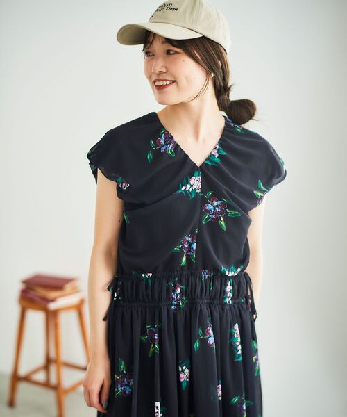 le.coeur blanc(ルクールブラン)の「《WEB/一部店舗限定アイテム》KAZUMIDOIボタニカルギャザーワンピース(ワンピース・レディース・ブラック/アイボリー・38)」の13枚目の写真