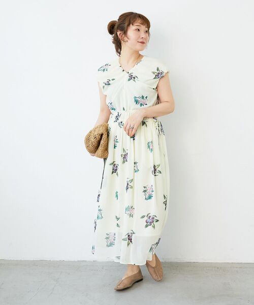 le.coeur blanc(ルクールブラン)の「《WEB/一部店舗限定アイテム》KAZUMIDOIボタニカルギャザーワンピース(ワンピース・レディース・ブラック/アイボリー・38)」の18枚目の写真