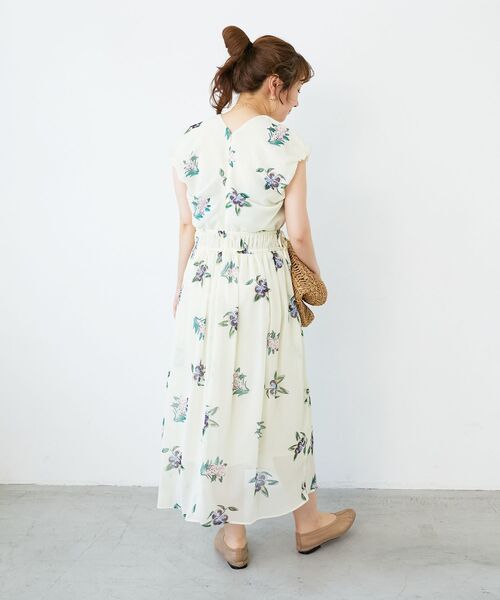 le.coeur blanc(ルクールブラン)の「《WEB/一部店舗限定アイテム》KAZUMIDOIボタニカルギャザーワンピース(ワンピース・レディース・ブラック/アイボリー・38)」の21枚目の写真