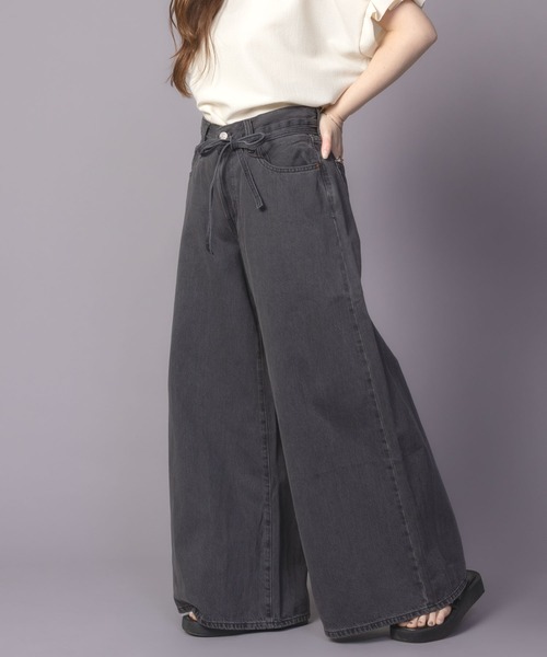 Levi's(リーバイス)の「【Levi's(R) 】 SUPER WIDE JEANS / スーパーワイドジーンズ 001T3(デニムパンツ・レディース・ブラック/ブルー系・25inch/26inch/27inch)」の4枚目の写真
