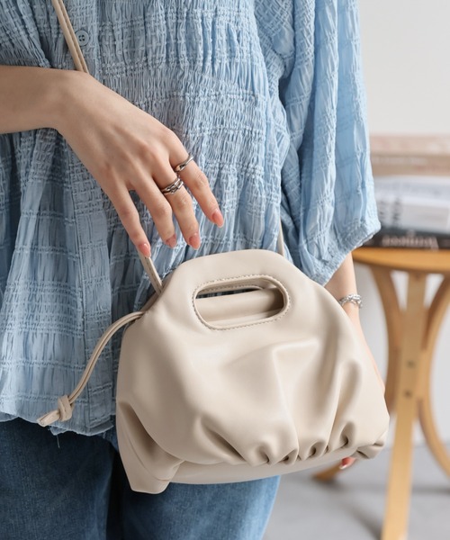 sakishimatokyo(サキシマトーキョー)の「【2WAY】合皮ショルダーバッグ/ギャザー/BAG/バック(ショルダーバッグ・レディース・オフホワイト/ブラック/ベージュ・FREE)」の9枚目の写真