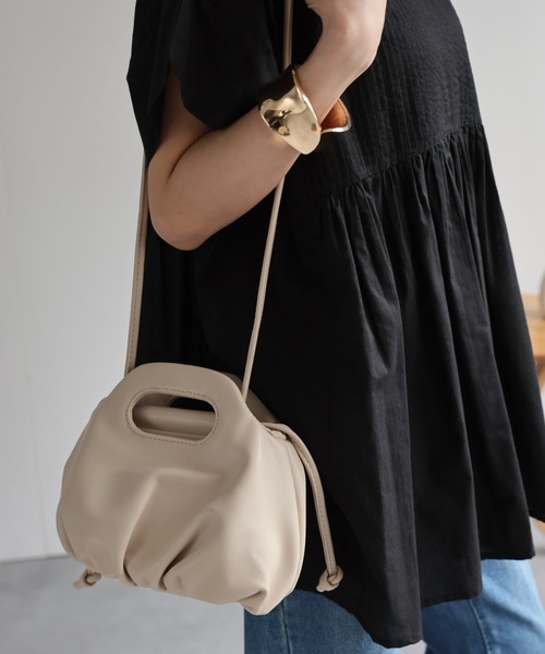 sakishimatokyo(サキシマトーキョー)の「【2WAY】合皮ショルダーバッグ/ギャザー/BAG/バック(ショルダーバッグ・レディース・オフホワイト/ブラック/ベージュ・FREE)」の13枚目の写真