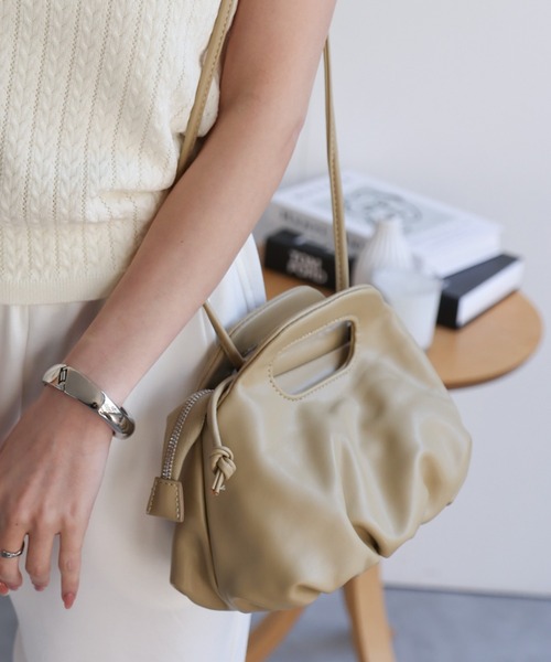 sakishimatokyo(サキシマトーキョー)の「【2WAY】合皮ショルダーバッグ/ギャザー/BAG/バック(ショルダーバッグ・レディース・オフホワイト/ブラック/ベージュ・FREE)」の6枚目の写真