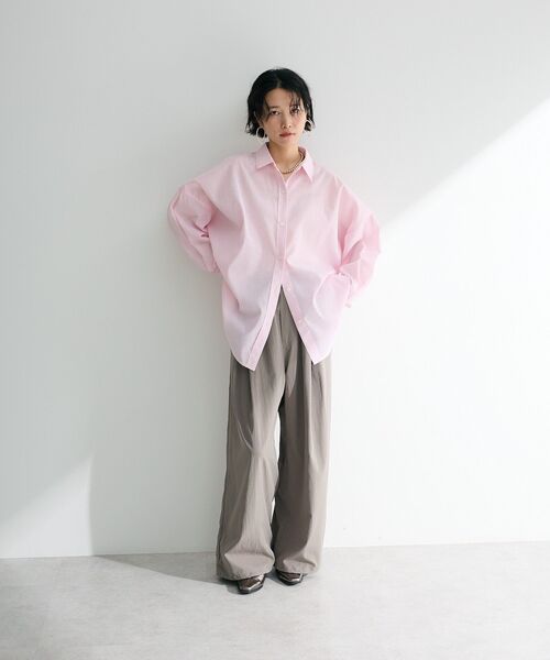 Green　Parks（グリーンパークス）の「綿麻混レギュラーカラーBIGシルエットシャツ（シャツ/ブラウス・レディース・グリーン系その他3/イエロー系その他2/サックスブルー/ピンク系その他/ブルー系その他6・FREE）」の17枚目の写真