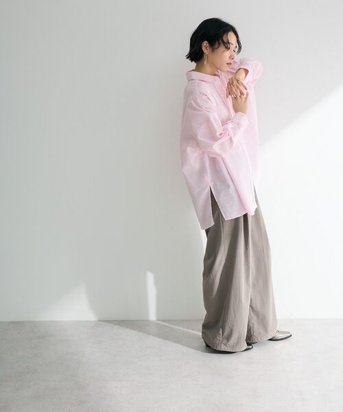 Green　Parks（グリーンパークス）の「綿麻混レギュラーカラーBIGシルエットシャツ（シャツ/ブラウス・レディース・グリーン系その他3/イエロー系その他2/サックスブルー/ピンク系その他/ブルー系その他6・FREE）」の18枚目の写真