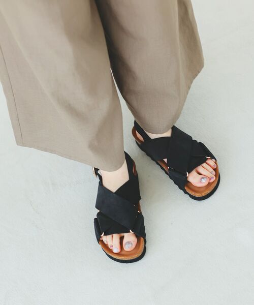 le.coeur blanc(ルクールブラン)の「《履き心地抜群◎》VINILOクロスベルトサンダル(サンダル・レディース・ブラック/モカ・37/38)」の4枚目の写真