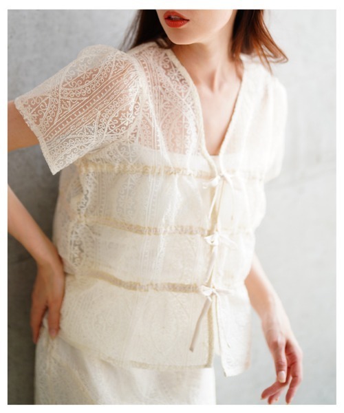 Sawa a la mode(サワアラモード)の「レースシャーリングブラウス(シャツ/ブラウス・レディース・アイボリー/ブラック・FREE)」の7枚目の写真
