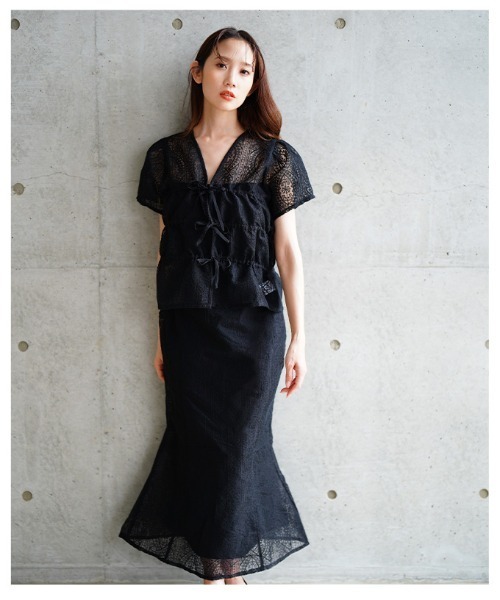 Sawa a la mode(サワアラモード)の「レースシャーリングブラウス(シャツ/ブラウス・レディース・アイボリー/ブラック・FREE)」の14枚目の写真