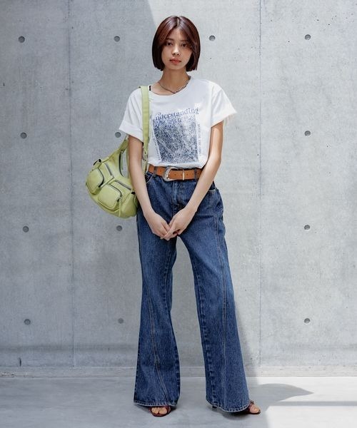 PAGEBOY（ページボーイ）の「クラックフォトTシャツ（Tシャツ/カットソー・レディース・チャコールグレー/オフホワイト/レッド系その他・FREE）」の4枚目の写真