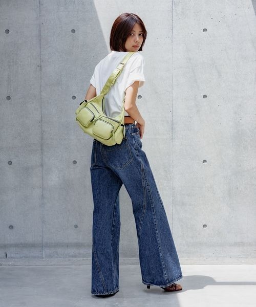 PAGEBOY（ページボーイ）の「クラックフォトTシャツ（Tシャツ/カットソー・レディース・チャコールグレー/オフホワイト/レッド系その他・FREE）」の5枚目の写真