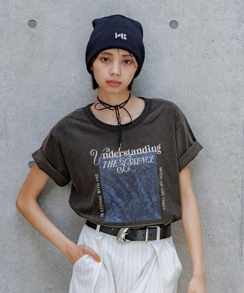 PAGEBOY（ページボーイ）の「クラックフォトTシャツ（Tシャツ/カットソー・レディース・チャコールグレー/オフホワイト/レッド系その他・FREE）」の14枚目の写真