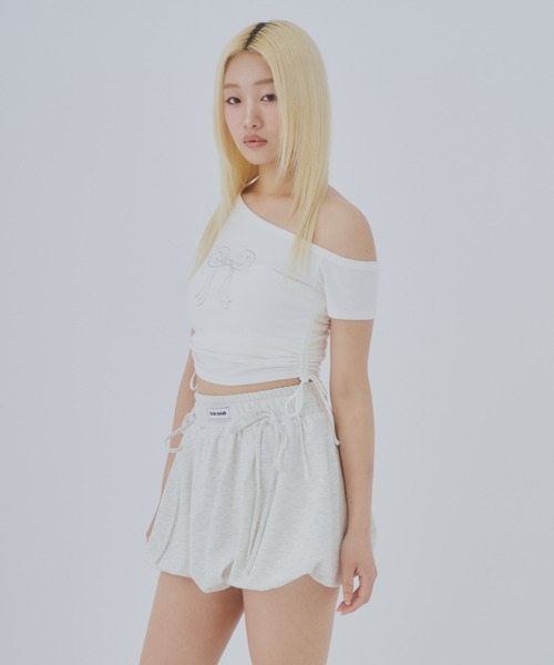 GAB GAB(ガブガブ)の「ワンオフショルトップス(Tシャツ/カットソー・レディース・ブラック/ホワイト・FREE)」の5枚目の写真