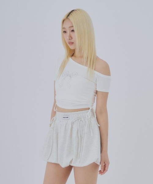 GAB GAB(ガブガブ)の「ワンオフショルトップス(Tシャツ/カットソー・レディース・ブラック/ホワイト・FREE)」の6枚目の写真