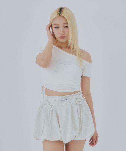 GAB GAB(ガブガブ)の「ワンオフショルトップス(Tシャツ/カットソー・レディース・ブラック/ホワイト・FREE)」の4枚目の写真