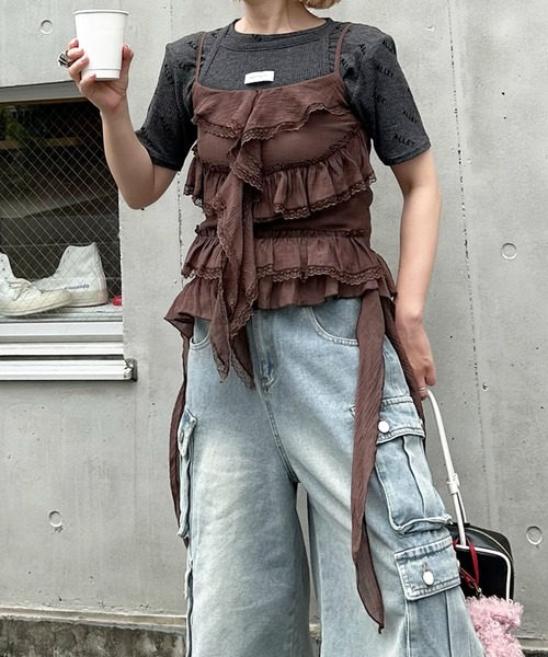 Alley Tokyo(アリートーキョー)の「フリフリとぴろんのキャミ(シャツ/ブラウス・レディース・ブラウン/オフホワイト・FREE)」の2枚目の写真