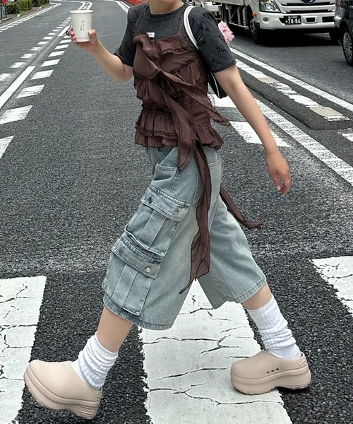 Alley Tokyo(アリートーキョー)の「フリフリとぴろんのキャミ(シャツ/ブラウス・レディース・ブラウン/オフホワイト・FREE)」の5枚目の写真