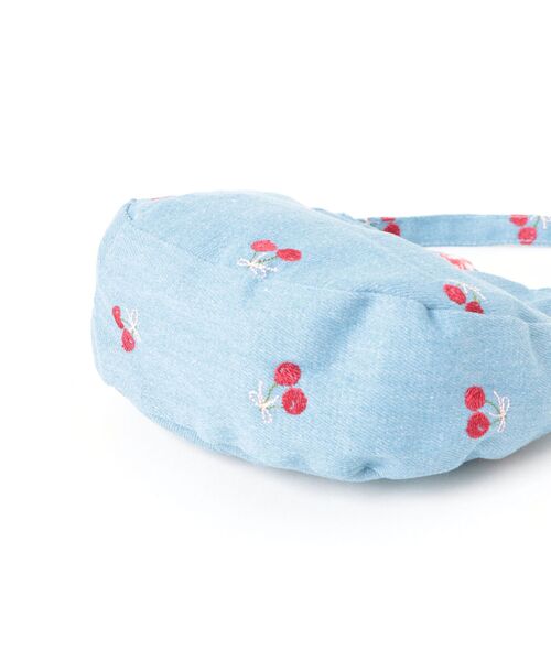 Mayree（メイリー）の「【urge select】デニム素材 フラワー＆チェリー刺繍 ショルダーバッグ(くるみボタン付き)（ショルダーバッグ・レディース・ブルー系2/ネイビー系2/ネイビー系1/ブルー系1・FREE）」の8枚目の写真