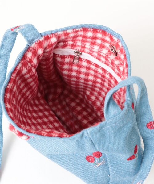 Mayree（メイリー）の「【urge select】デニム素材 フラワー＆チェリー刺繍 ショルダーバッグ(くるみボタン付き)（ショルダーバッグ・レディース・ブルー系2/ネイビー系2/ネイビー系1/ブルー系1・FREE）」の9枚目の写真