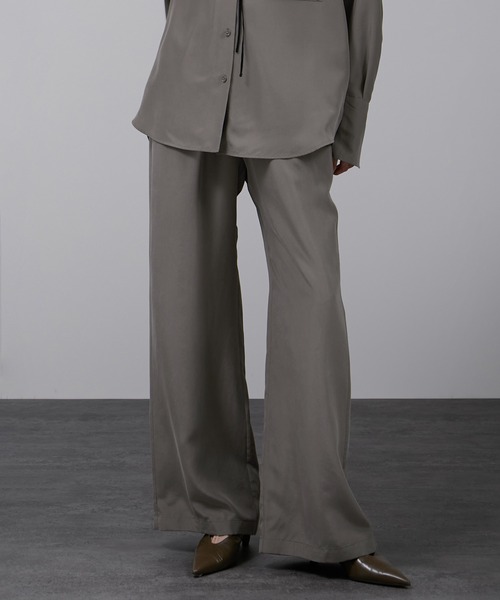 SALON adam et rope'（サロン アダム エ ロペ）の「[25AW]GENTLE SILK パンツ / セットアップ対応・洗える（その他パンツ・レディース・ブラック/ブラウン系その他2/ピンク系その他2・S/M）」の3枚目の写真