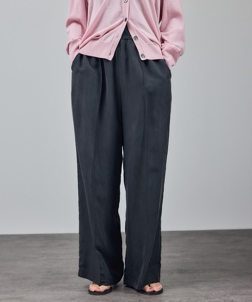 SALON adam et rope'（サロン アダム エ ロペ）の「[25AW]GENTLE SILK パンツ / セットアップ対応・洗える（その他パンツ・レディース・ブラック/ブラウン系その他2/ピンク系その他2・S/M）」の2枚目の写真