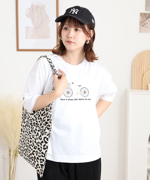 BRODIAEA(ブローディア)の「BRODIAEA 自転車刺繍半袖Tシャツ(Tシャツ/カットソー・レディース・オフホワイト/ライム/コーラル/ネイビー・40)」の1枚目の写真