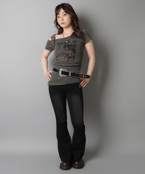 SPINNS（スピンズ）の「オフショル半袖カットソー/ベルトギャザー（Tシャツ/カットソー・レディース・チャコール/ホワイト/ブラック・ONESIZE）」の9枚目の写真