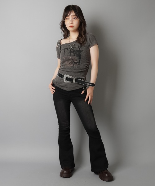 SPINNS（スピンズ）の「オフショル半袖カットソー/ベルトギャザー（Tシャツ/カットソー・レディース・チャコール/ホワイト/ブラック・ONESIZE）」の10枚目の写真