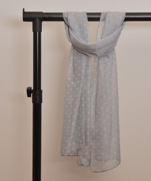 VIBGYOR Women（ヴィブジョー　ウィメン）の「【resonance】ドット柄 シンプル スカーフ/ストール【マルチウェイ】（ストール/ショール・レディース・ブラック/ホワイト/ベージュ/ネイビー/グレー・FREE）」の4枚目の写真