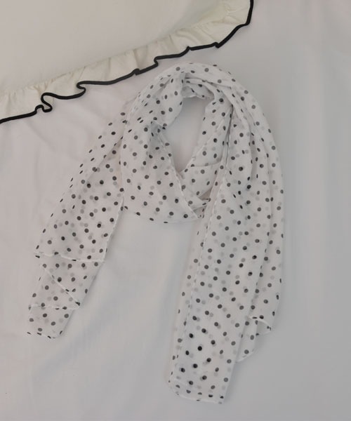VIBGYOR Women（ヴィブジョー　ウィメン）の「【resonance】ドット柄 シンプル スカーフ/ストール【マルチウェイ】（ストール/ショール・レディース・ブラック/ホワイト/ベージュ/ネイビー/グレー・FREE）」の19枚目の写真