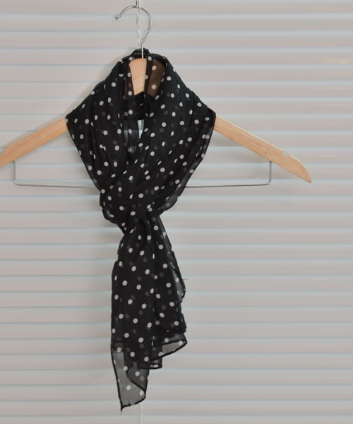 VIBGYOR Women（ヴィブジョー　ウィメン）の「【resonance】ドット柄 シンプル スカーフ/ストール【マルチウェイ】（ストール/ショール・レディース・ブラック/ホワイト/ベージュ/ネイビー/グレー・FREE）」の17枚目の写真