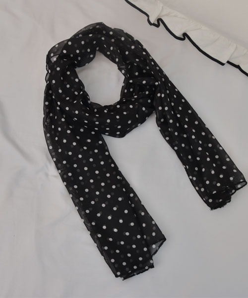 VIBGYOR Women（ヴィブジョー　ウィメン）の「【resonance】ドット柄 シンプル スカーフ/ストール【マルチウェイ】（ストール/ショール・レディース・ブラック/ホワイト/ベージュ/ネイビー/グレー・FREE）」の16枚目の写真