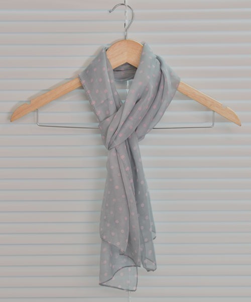 VIBGYOR Women（ヴィブジョー　ウィメン）の「【resonance】ドット柄 シンプル スカーフ/ストール【マルチウェイ】（ストール/ショール・レディース・ブラック/ホワイト/ベージュ/ネイビー/グレー・FREE）」の14枚目の写真